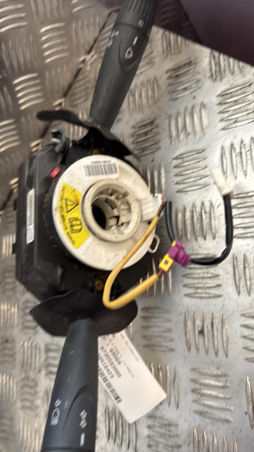 Com (Bloc Contacteur Tournant+Commodo Essuie Glace+Commodo Phare) FORD KA 2 PHASE 2 Essence - Image 1