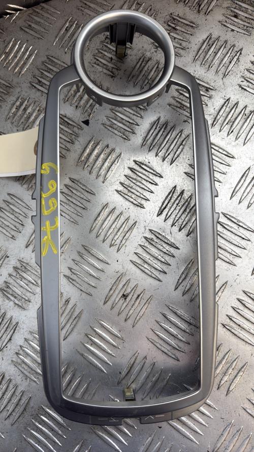 Divers TOYOTA YARIS 3 PHASE 1 Essence - Image 1