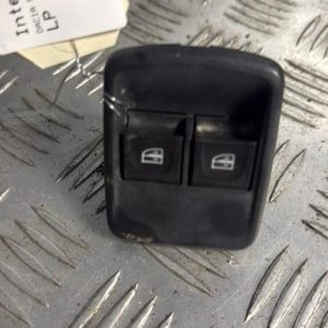 Interrupteur de leve vitre avant gauche DACIA SANDERO 2 PHASE 2 Essence - Image 1