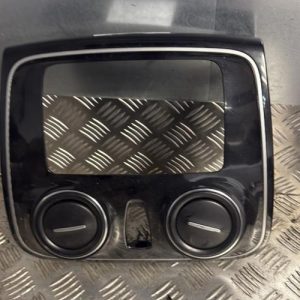 Aerateur tableau de bord DACIA SANDERO 2 PHASE 2 Essence - Image 1