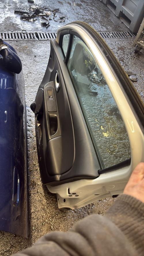 Porte avant droit RENAULT CLIO 4 PHASE 1 Diesel - Image 3