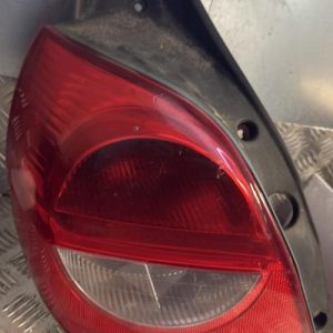 Feu arriere principal gauche (feux) RENAULT CLIO 3 PHASE 1 Diesel - Image 1