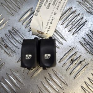 Interrupteur de leve vitre avant gauche RENAULT CLIO 3 PHASE 2 Essence - Image 1