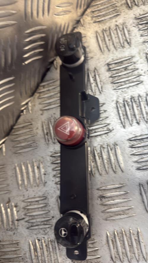 Bouton de warning FIAT 500 2 PHASE 1 Essence - Image 1