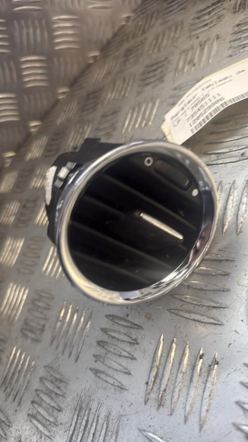 Aerateur tableau de bord avant droit FIAT 500 2 PHASE 1 Essence - Image 1