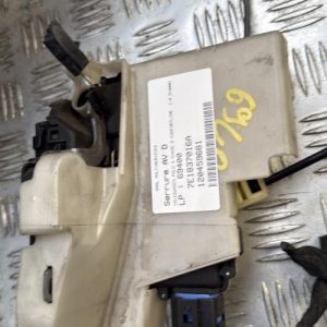 Serrure avant droit VOLKSWAGEN POLO 4 PHASE 2 Diesel - Image 1