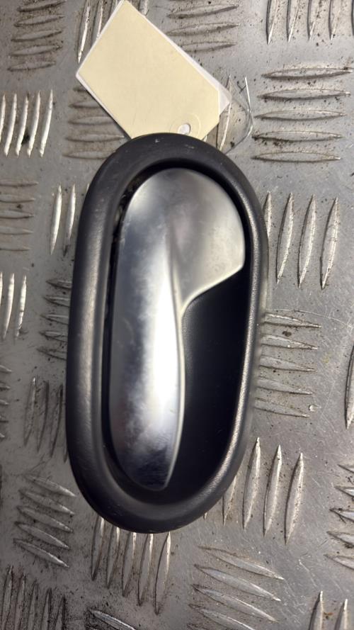 Poignee interieur avant gauche DACIA SANDERO 2 PHASE 2 Essence - Image 3