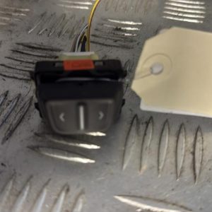 Interrupteur de leve vitre avant gauche DACIA SANDERO 2 PHASE 2 Essence - Image 1