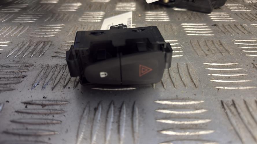 Bouton de warning DACIA SANDERO 2 PHASE 2 Essence - Image 1