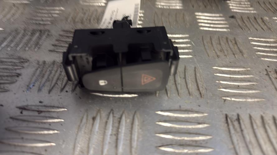 Bouton de warning DACIA SANDERO 2 PHASE 2 Essence - Image 2