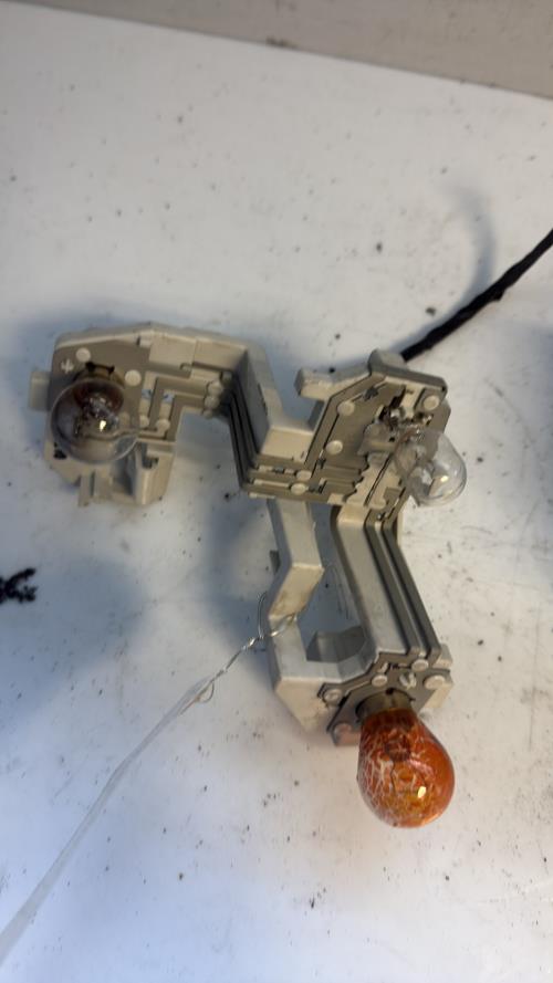 Platine feu arriere droit FORD FIESTA 6 PHASE 1 Diesel - Image 1