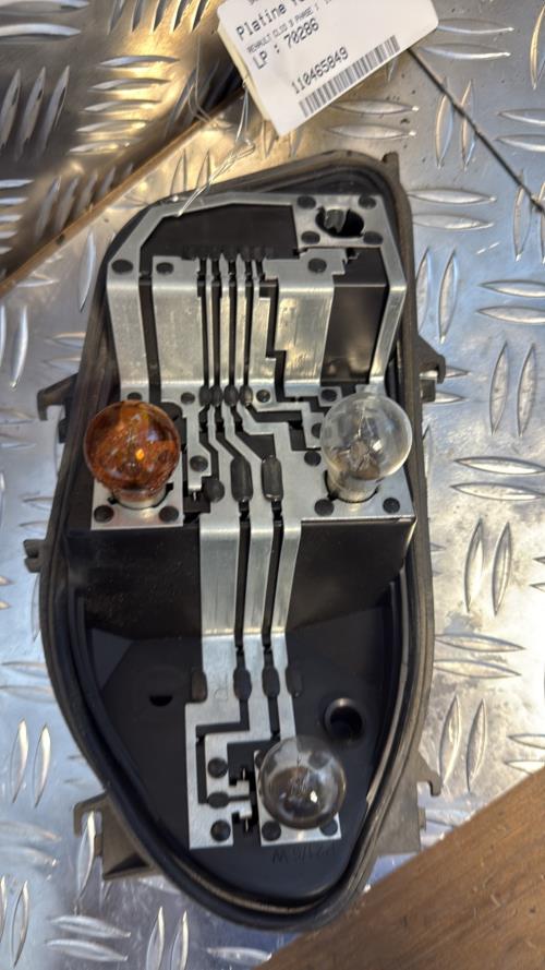 Platine feu arriere droit RENAULT CLIO 3 PHASE 1 Diesel - Image 1