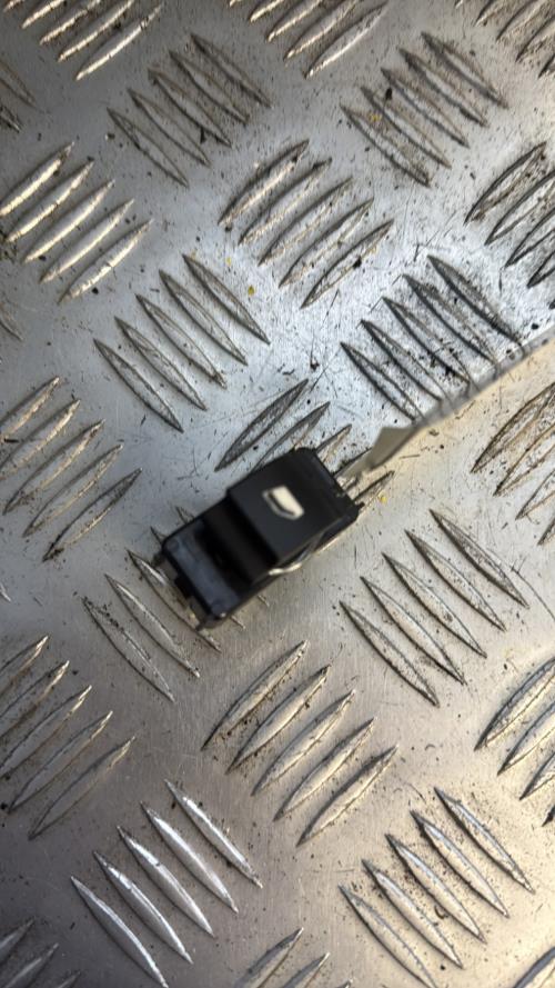 Interrupteur de leve vitre PEUGEOT 208 2 PHASE 1 Essence - Image 2