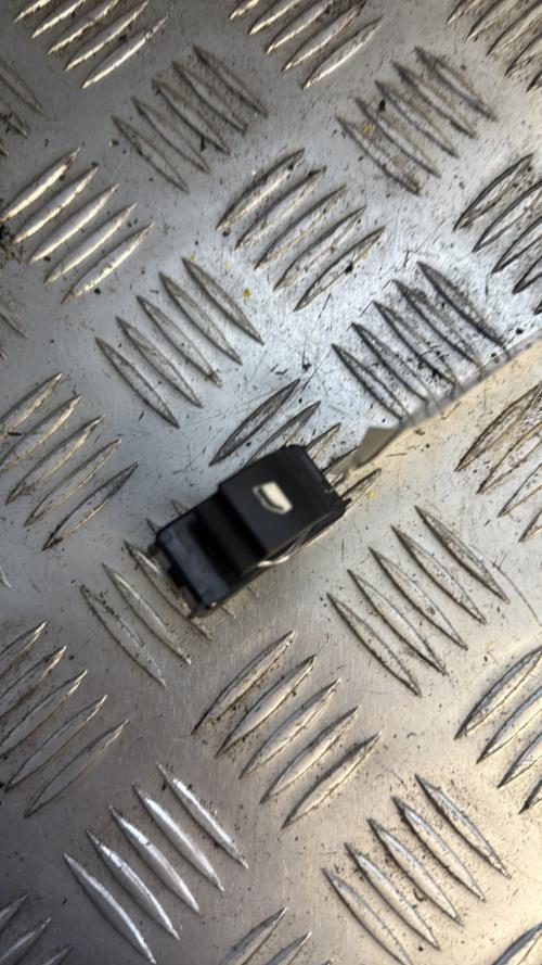 Interrupteur de leve vitre PEUGEOT 208 2 PHASE 1 Essence - Image 4