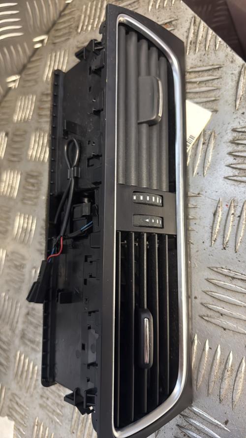 Aerateur tableau de bord AUDI A5 1 COUPE PHASE 1 Diesel - Image 1