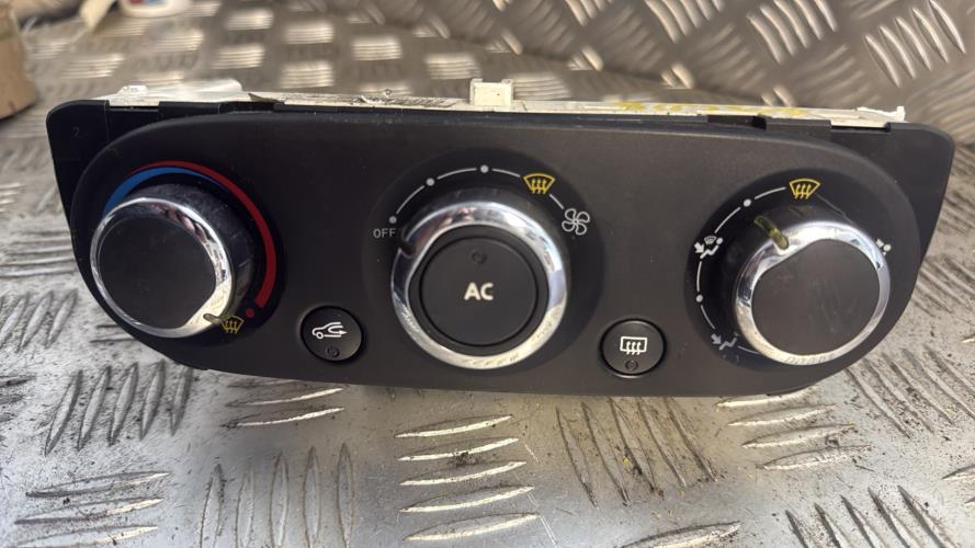 Commande chauffage RENAULT CLIO 4 PHASE 1 Diesel - Image 1