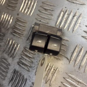 Interrupteur de leve vitre avant gauche AUDI A5 1 COUPE PHASE 1 Diesel - Image 1