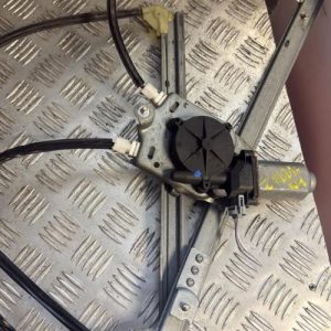 Leve vitre electrique avant droit RENAULT LAGUNA 2 PHASE 1 Essence - Image 1