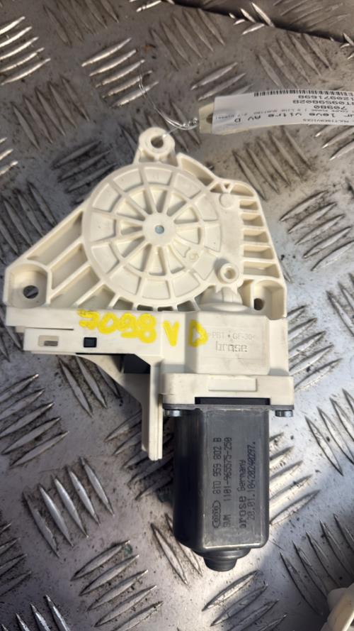 Moteur leve vitre avant droit AUDI A5 1 COUPE PHASE 1 Diesel - Image 1