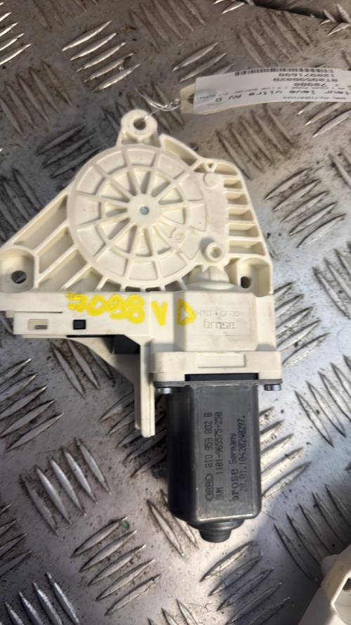 Moteur leve vitre avant droit AUDI A5 1 COUPE PHASE 1 Diesel - Image 3