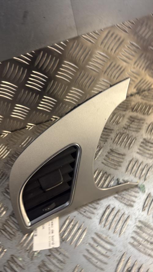 Aerateur tableau de bord avant gauche AUDI A5 1 COUPE PHASE 1 Diesel - Image 1