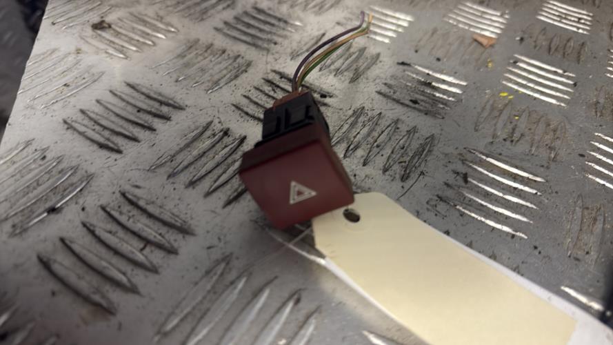 Bouton de warning PEUGEOT PARTNER 2 PHASE 1 Diesel - Image 1