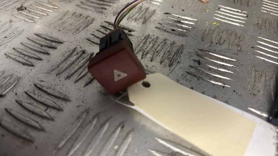 Bouton de warning PEUGEOT PARTNER 2 PHASE 1 Diesel - Image 3