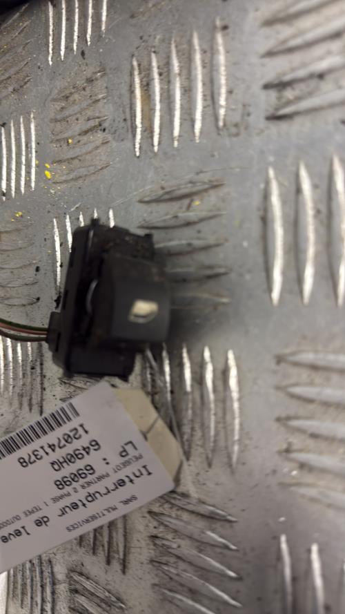 Interrupteur de leve vitre avant gauche PEUGEOT PARTNER 2 PHASE 1 Diesel - Image 1