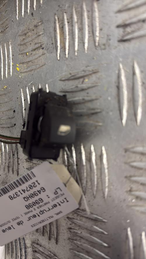 Interrupteur de leve vitre avant gauche PEUGEOT PARTNER 2 PHASE 1 Diesel - Image 3