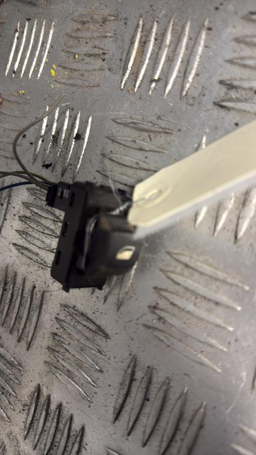 Interrupteur de leve vitre avant droit PEUGEOT PARTNER 2 PHASE 1 Diesel - Image 2