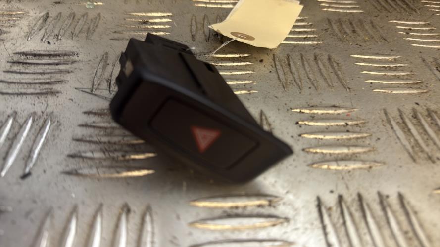 Bouton de warning AUDI A5 1 COUPE PHASE 1 Diesel - Image 1