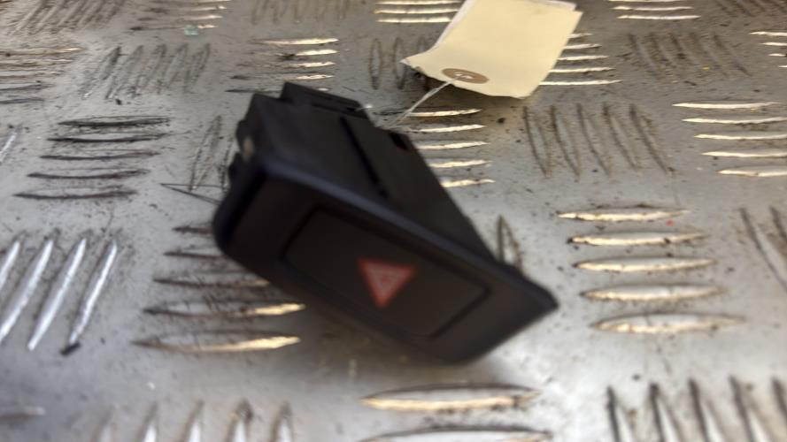Bouton de warning AUDI A5 1 COUPE PHASE 1 Diesel - Image 3