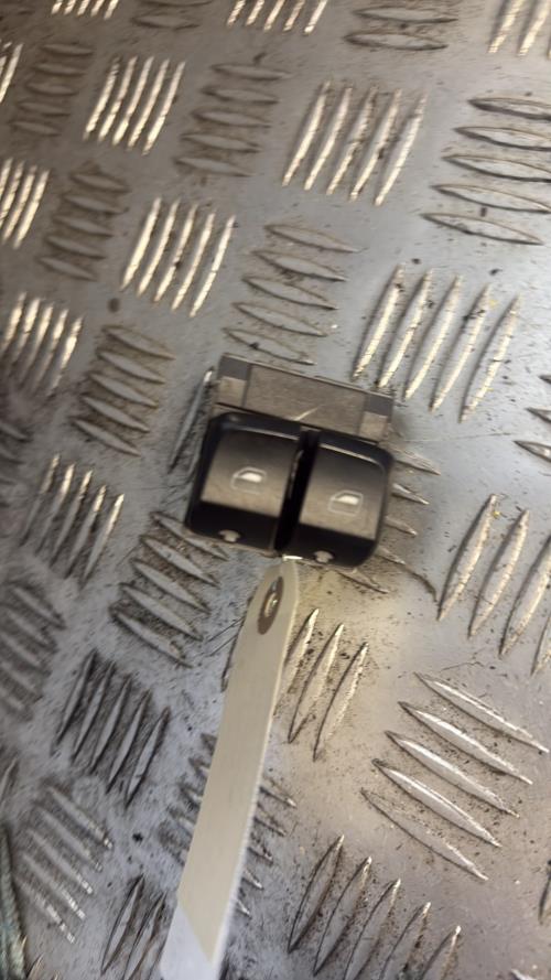 Interrupteur de leve vitre avant gauche AUDI A5 1 COUPE PHASE 1 Diesel - Image 1