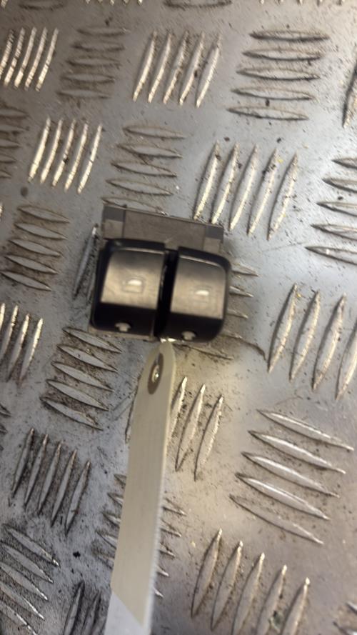 Interrupteur de leve vitre avant gauche AUDI A5 1 COUPE PHASE 1 Diesel - Image 2