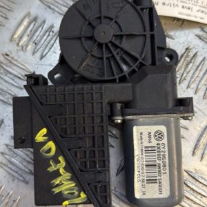 Moteur leve vitre avant droit VOLKSWAGEN POLO 4 PHASE 2 Diesel - Image 1