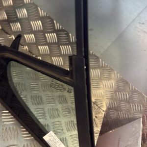 Custode avant droit (porte) PEUGEOT 208 1 PHASE 1 Essence - Image 1