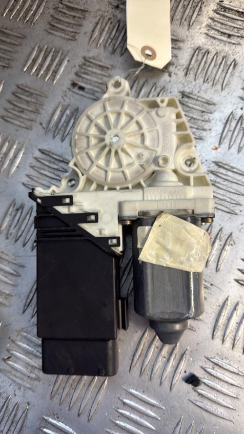 Moteur leve vitre avant droit VOLKSWAGEN GOLF 4 Diesel - Image 1
