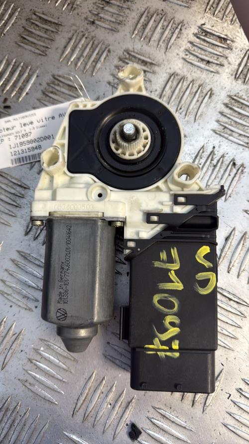 Moteur leve vitre avant droit VOLKSWAGEN GOLF 4 Diesel - Image 3
