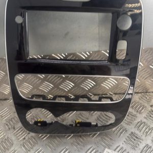 Facade autoradio RENAULT CLIO 4 PHASE 1 Diesel - Image 1