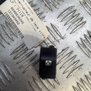 Interrupteur de leve vitre avant droit RENAULT CLIO 2 CAMPUS PHASE 2 Diesel - Image 1