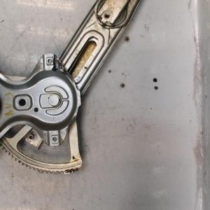 Leve vitre electrique avant droit TOYOTA YARIS 2 PHASE 1 Diesel - Image 1