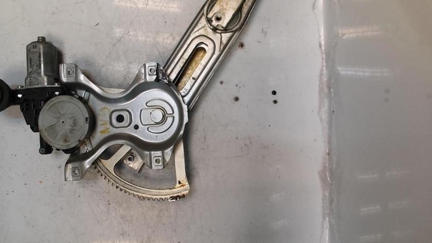 Leve vitre electrique avant droit TOYOTA YARIS 2 PHASE 1 Diesel - Image 1