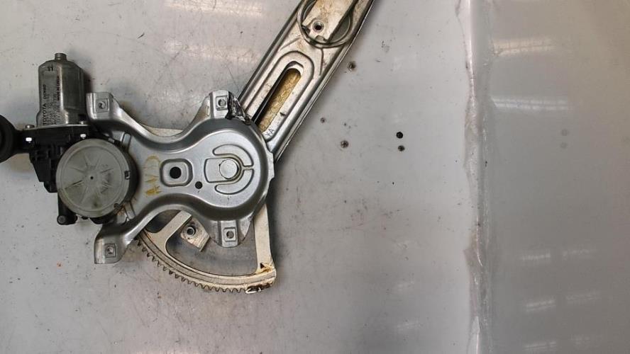 Leve vitre electrique avant droit TOYOTA YARIS 2 PHASE 1 Diesel - Image 2