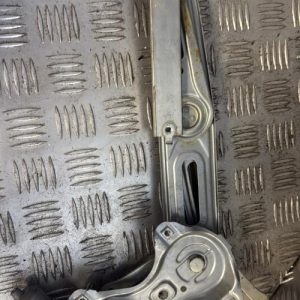 Leve vitre electrique avant droit TOYOTA YARIS 2 PHASE 2 Essence - Image 1