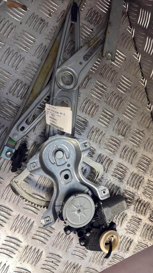 Leve vitre electrique avant gauche TOYOTA YARIS 2 PHASE 2 Essence - Image 3