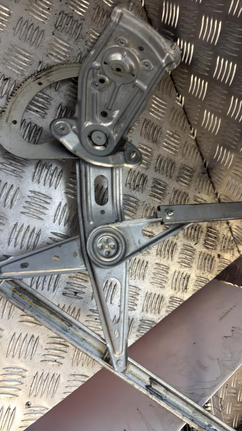 Mecanisme de leve vitre electrique arriere gauche RENAULT GRAND SCENIC 3 PHASE 1 Diesel - Image 1