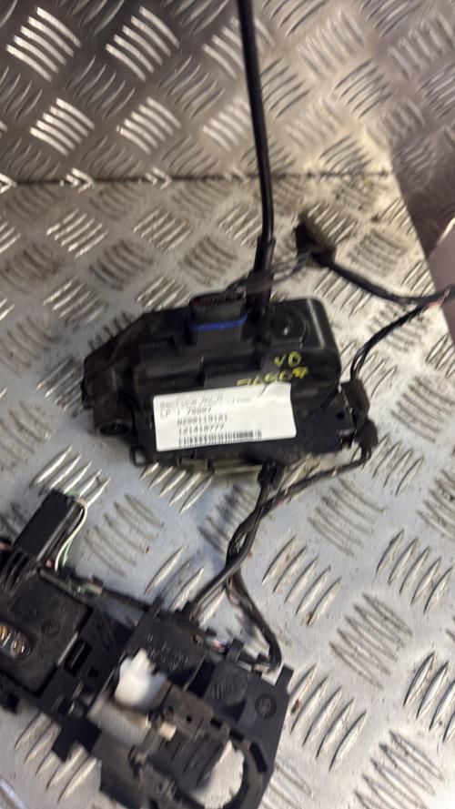 Serrure avant droit RENAULT SCENIC 2 PHASE 1 Diesel - Image 1