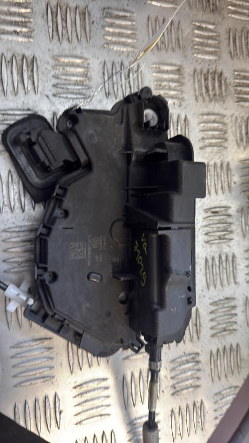 Serrure avant gauche VOLKSWAGEN CADDY 5 Diesel - Image 2