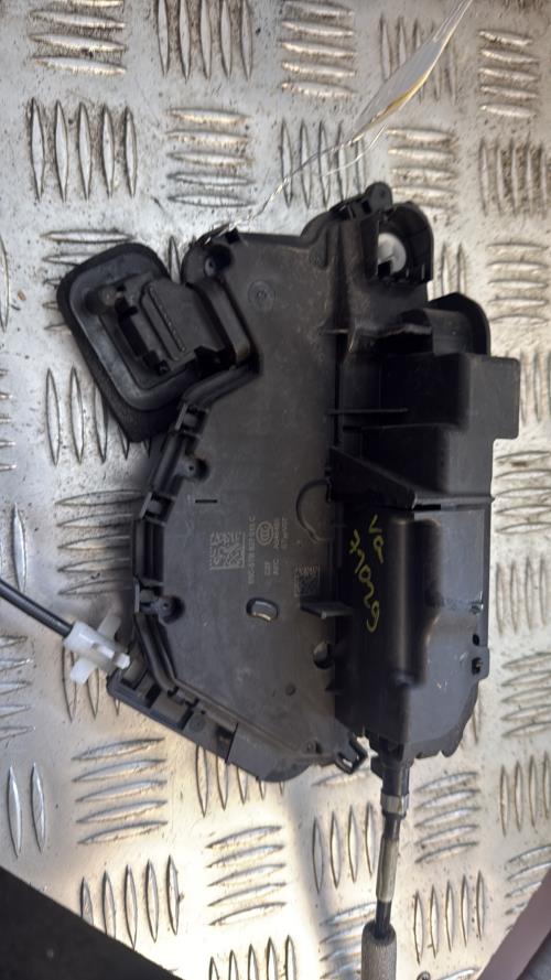 Serrure avant gauche VOLKSWAGEN CADDY 5 Diesel - Image 4