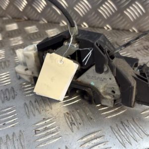 Serrure avant droit TOYOTA YARIS 3 PHASE 2 Essence/Hybride - Image 1